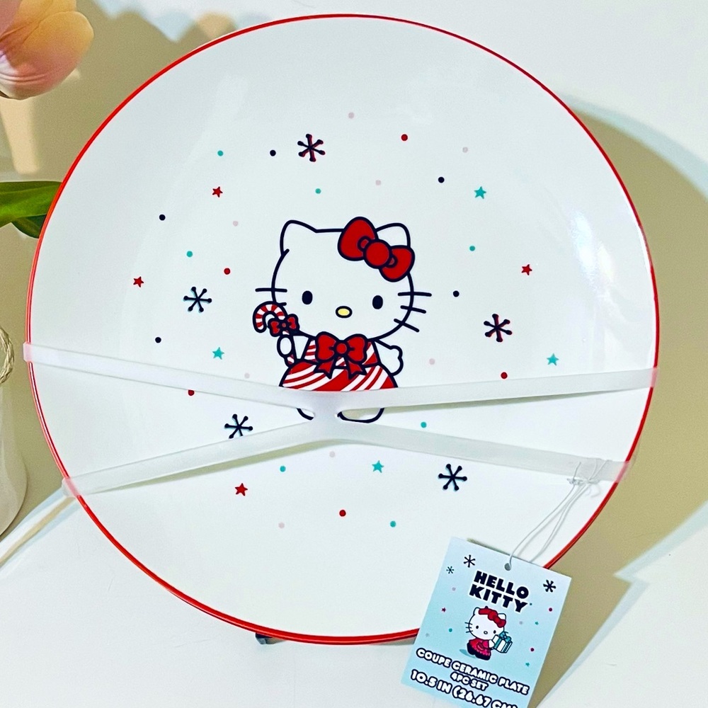 🎄🎀Hello Kitty Christmas Plates
